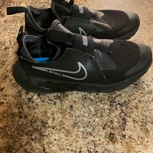 Nike slip on sneakers size 3Y